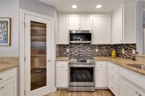 Kitchen - 18155 Dunkirk St, Hesperia, CA 92345 photo 3 of 4