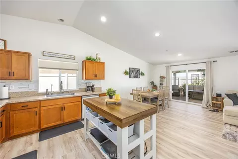 Kitchen - 913 Condor, Barstow, CA 92311 photo 2 of 2