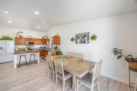 Dining - 913 Condor, Barstow, CA 92311 photo 1 of 2