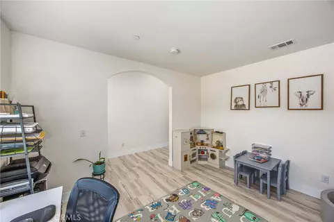 Entry Way - 913 Condor, Barstow, CA 92311 photo 2 of 2