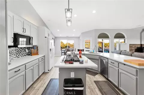 Kitchen - 8755 Kittering, Oak Hills, CA 92344 photo 3 of 4