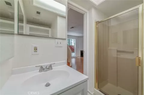 Bath - 965 E Del Mar Blvd #4, Pasadena, CA 91106 photo 1 of 1