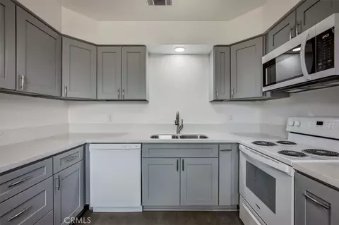Kitchen - 548 Etiwanda, Rialto, CA 92376 photo 2 of 3