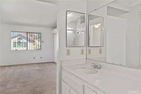 Bath - 1543 Keepsake Ln, Perris, CA 92571 photo 4 of 5