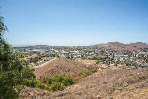 View/Area - 16183 Blue Haven Ct, Riverside, CA 92503 photo 1 of 2