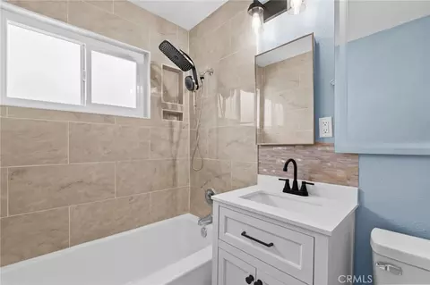 Bath - 700 Patricia Ave, Barstow, CA 92311 photo 4 of 4
