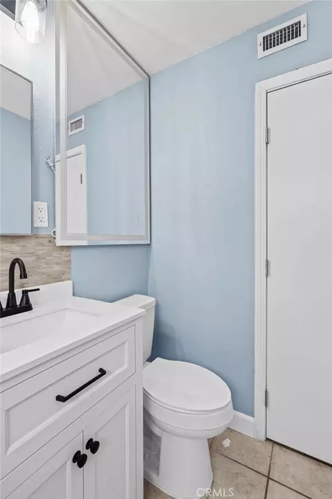 Bath - 700 Patricia Ave, Barstow, CA 92311 photo 2 of 4