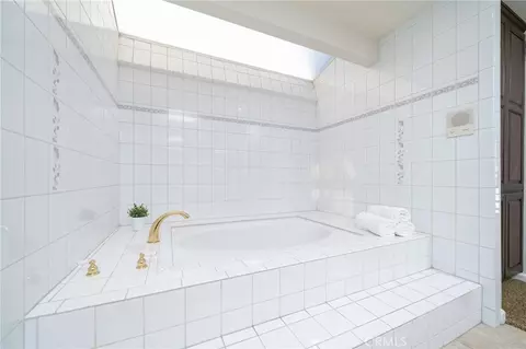 Bath - 112 Morgan Ranch Rd, Glendora, CA 91741 photo 3 of 6