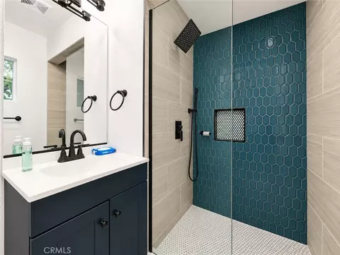 Bath - 554 W Verness St, Covina, CA 91723 photo 4 of 4