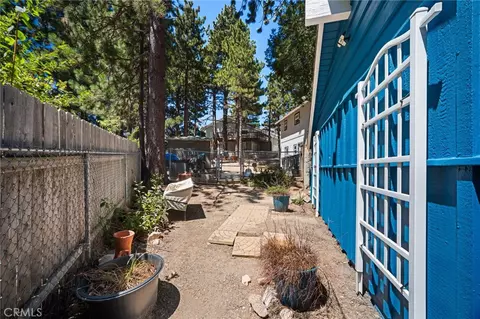 Exterior - 1966 Oakleaf Ct, Running Springs, CA 92382 photo 13 of 15