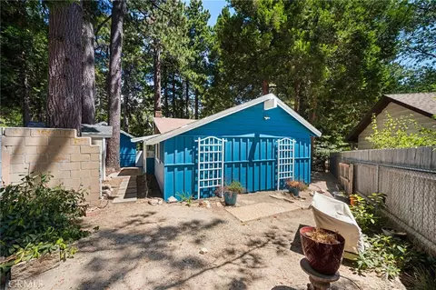 Exterior - 1966 Oakleaf Ct, Running Springs, CA 92382 photo 12 of 15