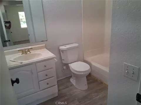 Bath - 22304 Lone Eagle, Apple Valley, CA 92308 photo 2 of 2