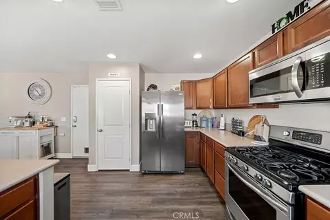 Kitchen - 804 Amadova Dr, Perris, CA 92571 photo 3 of 3