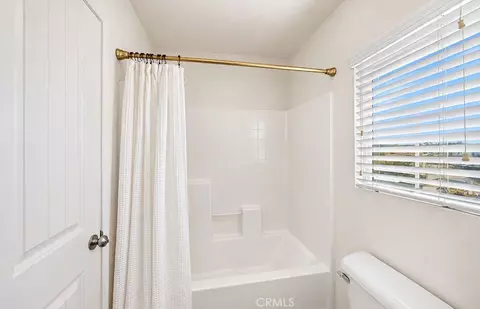 Bath - 804 Amadova Dr, Perris, CA 92571 photo 2 of 2