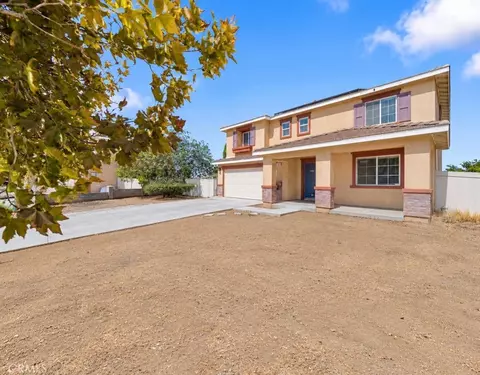 Exterior - 804 Amadova Dr, Perris, CA 92571 photo 4 of 8