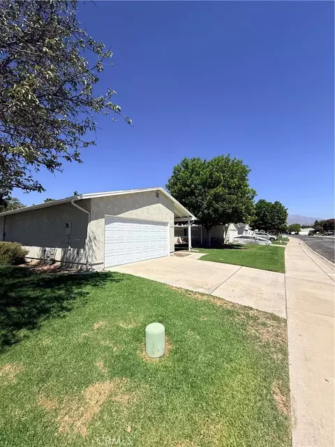 1076 Occidental Cir, Redlands, CA 92374 photo 2