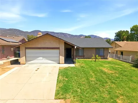1522 Creekside Dr, San Bernardino, CA 92407