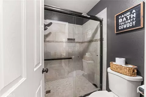 Bath - 9588 Mountain Pine Ct, Phelan, CA 92371 photo 2 of 3