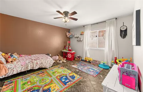 Bedroom - 9588 Mountain Pine Ct, Phelan, CA 92371 photo 3 of 4