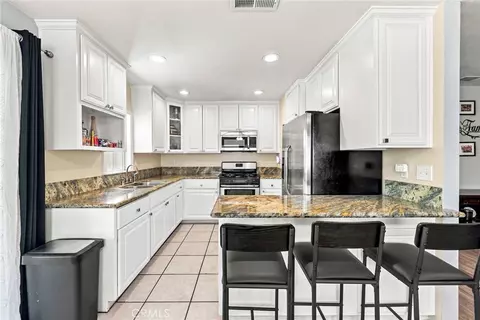 Kitchen - 4263 Baggett, Riverside, CA 92505 photo 5 of 5