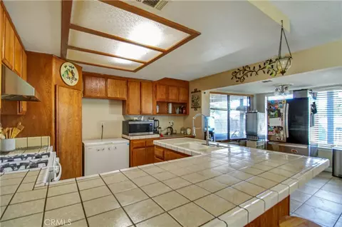 Kitchen - 7831 Pismo Ave, Hesperia, CA 92345 photo 5 of 5