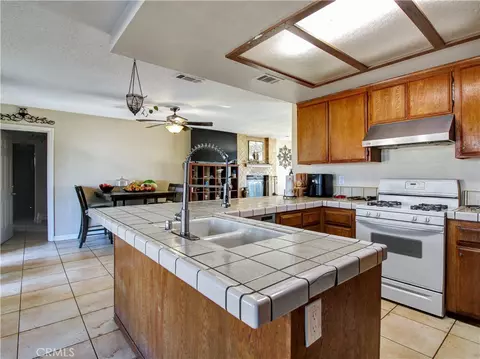 Kitchen - 7831 Pismo Ave, Hesperia, CA 92345 photo 2 of 5