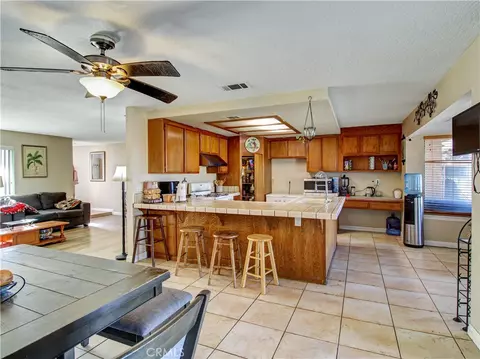 Kitchen - 7831 Pismo Ave, Hesperia, CA 92345 photo 4 of 5