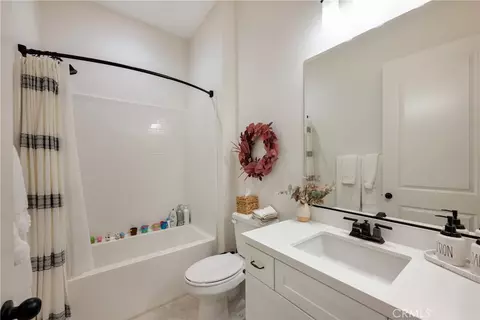 Bath - 11547 Explorer Ct, Corona, CA 92883 photo 1 of 6