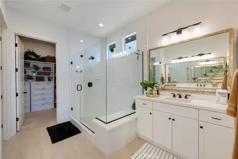 Bath - 11547 Explorer Ct, Corona, CA 92883 photo 4 of 6