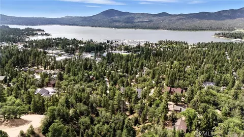 41089 Maryland Rd, Big Bear Lake, CA 92315