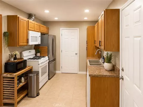 Kitchen - 12664 Esther, Boron, CA 93516 photo 2 of 2