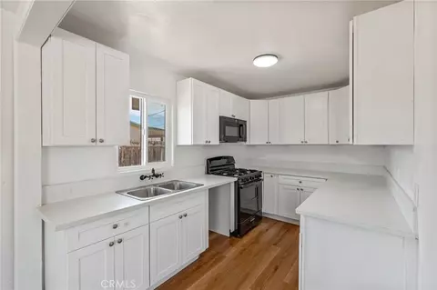 Kitchen - 21932 Standing Rock Ave, Apple Valley, CA 92307 photo 2 of 4