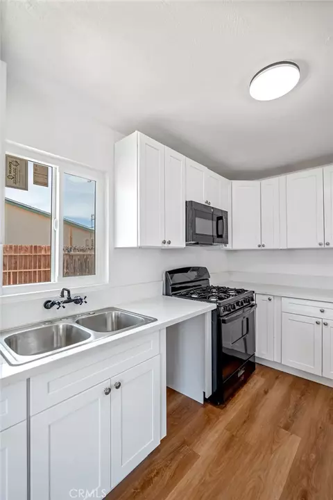 Kitchen - 21932 Standing Rock Ave, Apple Valley, CA 92307 photo 4 of 4