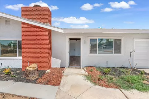 Exterior - 21932 Standing Rock Ave, Apple Valley, CA 92307 photo 4 of 8