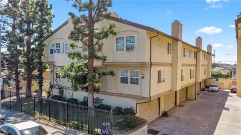 1040 252nd St #4, Harbor City, CA 90710