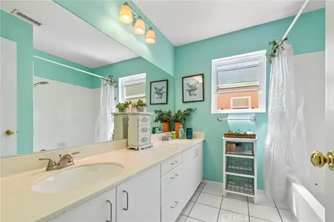 Bath - 10132 Saddlehill Ter, Rancho Cucamonga, CA 91737 photo 2 of 5