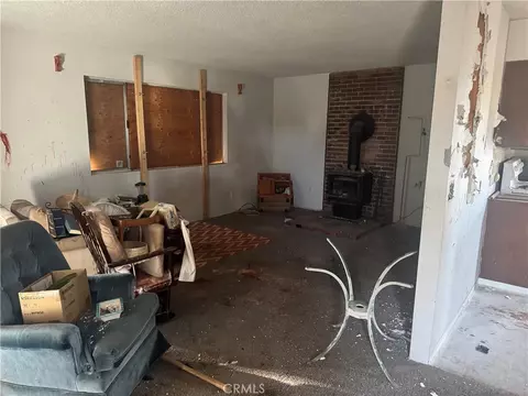 Living - 3601 Balsa, Yucca Valley, CA 92284 photo 2 of 2