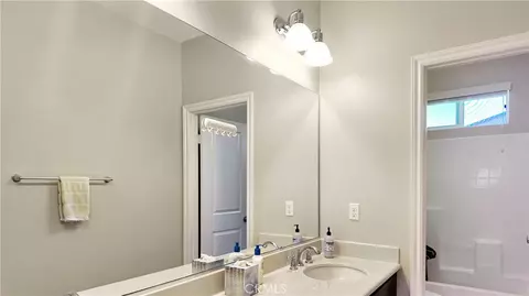 Bath - 45804 Corte Mislanca, Temecula, CA 92592 photo 4 of 4