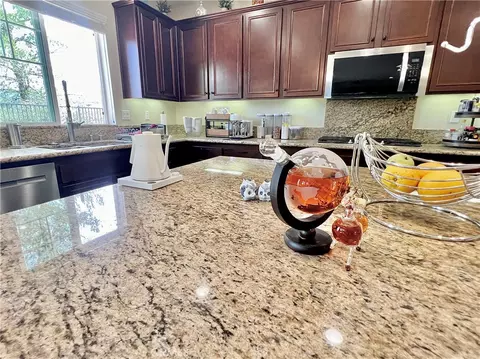 Kitchen - 45804 Corte Mislanca, Temecula, CA 92592 photo 3 of 7