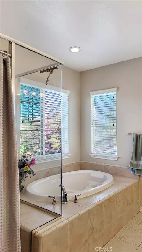 Bath - 45804 Corte Mislanca, Temecula, CA 92592 photo 2 of 4