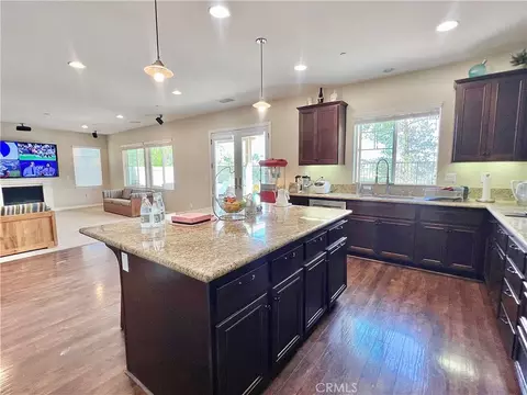 Kitchen - 45804 Corte Mislanca, Temecula, CA 92592 photo 5 of 7