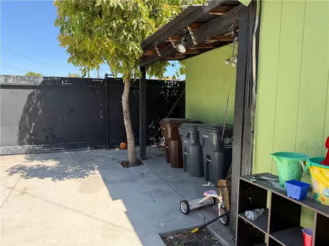 Exterior - 126 N Magnolia Ct, Compton, CA 90220 photo 3 of 5