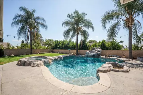 Exterior - 1150 W Aster St, Upland, CA 91786 photo 4 of 11