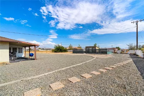 Exterior - 20971 Thunderbird Rd, Apple Valley, CA 92307 photo 12 of 14