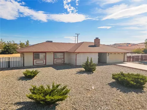 Exterior - 20971 Thunderbird Rd, Apple Valley, CA 92307 photo 2 of 14
