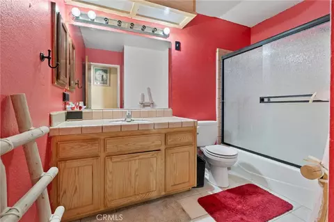 Bath - 20971 Thunderbird Rd, Apple Valley, CA 92307 photo 1 of 2