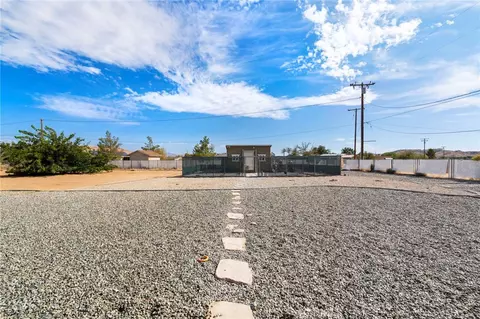 Exterior - 20971 Thunderbird Rd, Apple Valley, CA 92307 photo 13 of 14