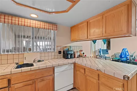 Kitchen - 20971 Thunderbird Rd, Apple Valley, CA 92307 photo 4 of 4