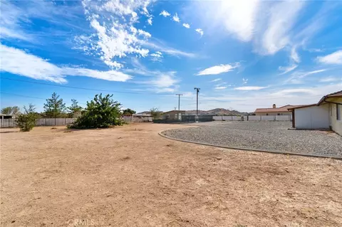 Exterior - 20971 Thunderbird Rd, Apple Valley, CA 92307 photo 11 of 14