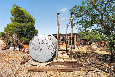 Exterior - 23503 E Avenue Z, Llano, CA 93544 photo 5 of 8